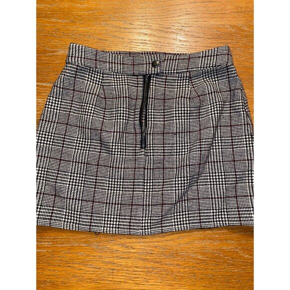Vintage Plaid Mini Skirt With Zip & Button Closure - Picture 3 of 3